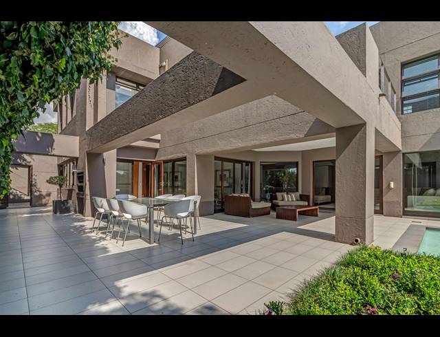 4 BEDROOM HOUSE FOR SALE IN KHYBER ROCK